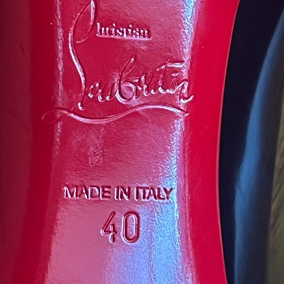 CHRISTIAN LOUBOUTIN
Pumppie Red Sole Calfskin Leather Round Toe, NEW - Picture 14 of 16